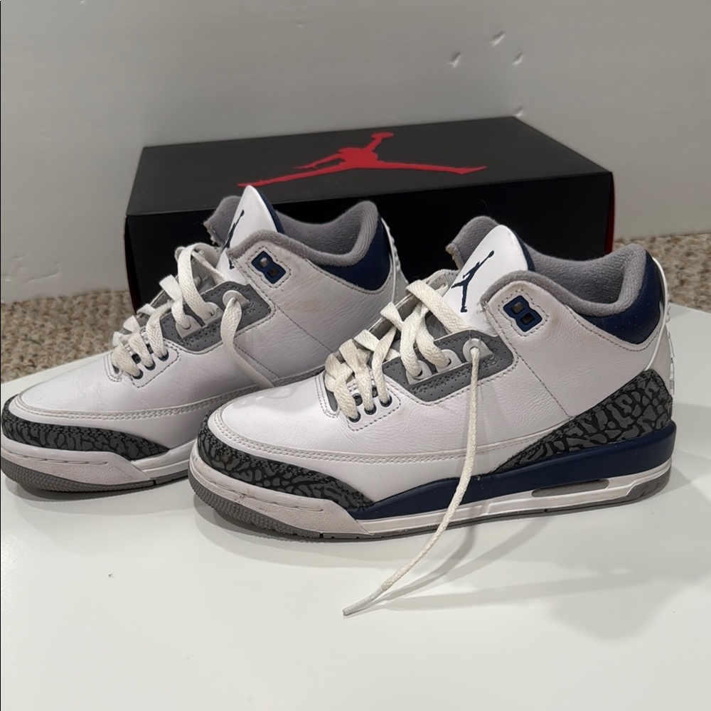 Air Jordan 3 Retro size 4Y
